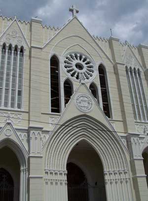 Fachada recien restaurada del templo