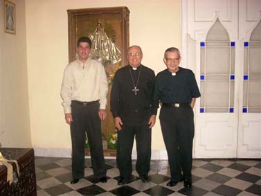 From left to right, M.Sc. Nelson O. Crespo Roque, S.E.R. Cardinal Jaime Ortega Alamino and Dr.Sc. Manuel Carreira Vérez,s.j., after the closing of the Symposium.