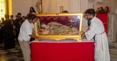 Parroquia Santa Catalina de Siena y sus feligreses recibieron con gran solemnidad a las imágenes-relicario Parroquia Santa Catalina de Siena y sus feligreses recibieron con gran solemnidad a las imágenes-relicario