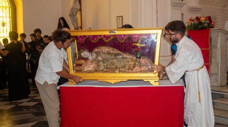 Parroquia Santa Catalina de Siena y sus feligreses recibieron con gran solemnidad a las imágenes-relicario Parroquia Santa Catalina de Siena y sus feligreses recibieron con gran solemnidad a las imágenes-relicario